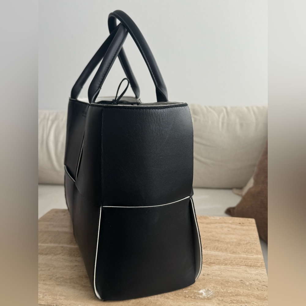 Bottega Veneta Medium Arco Tote - Picture 3 of 10